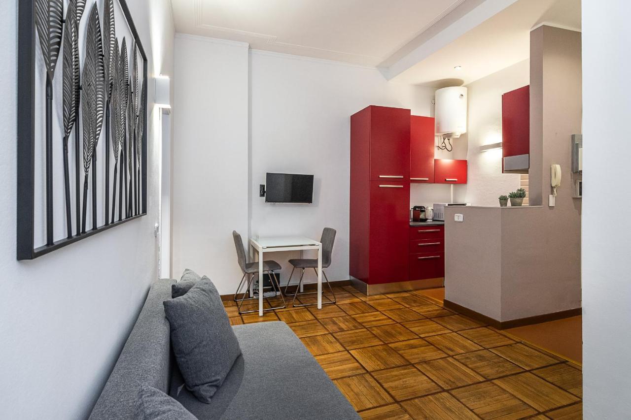 Classbnb - Two Apartments 400 Meters From The Duomo ミラノ エクステリア 写真