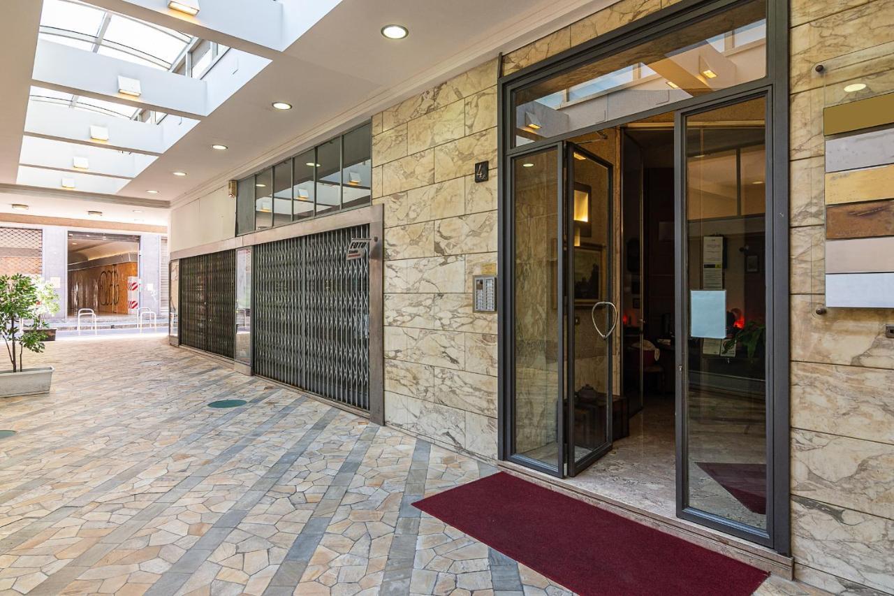 Classbnb - Two Apartments 400 Meters From The Duomo ミラノ エクステリア 写真