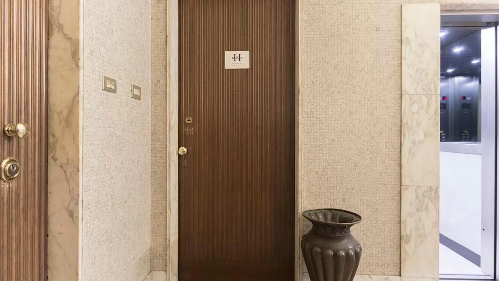 Classbnb - Two Apartments 400 Meters From The Duomo ミラノ エクステリア 写真