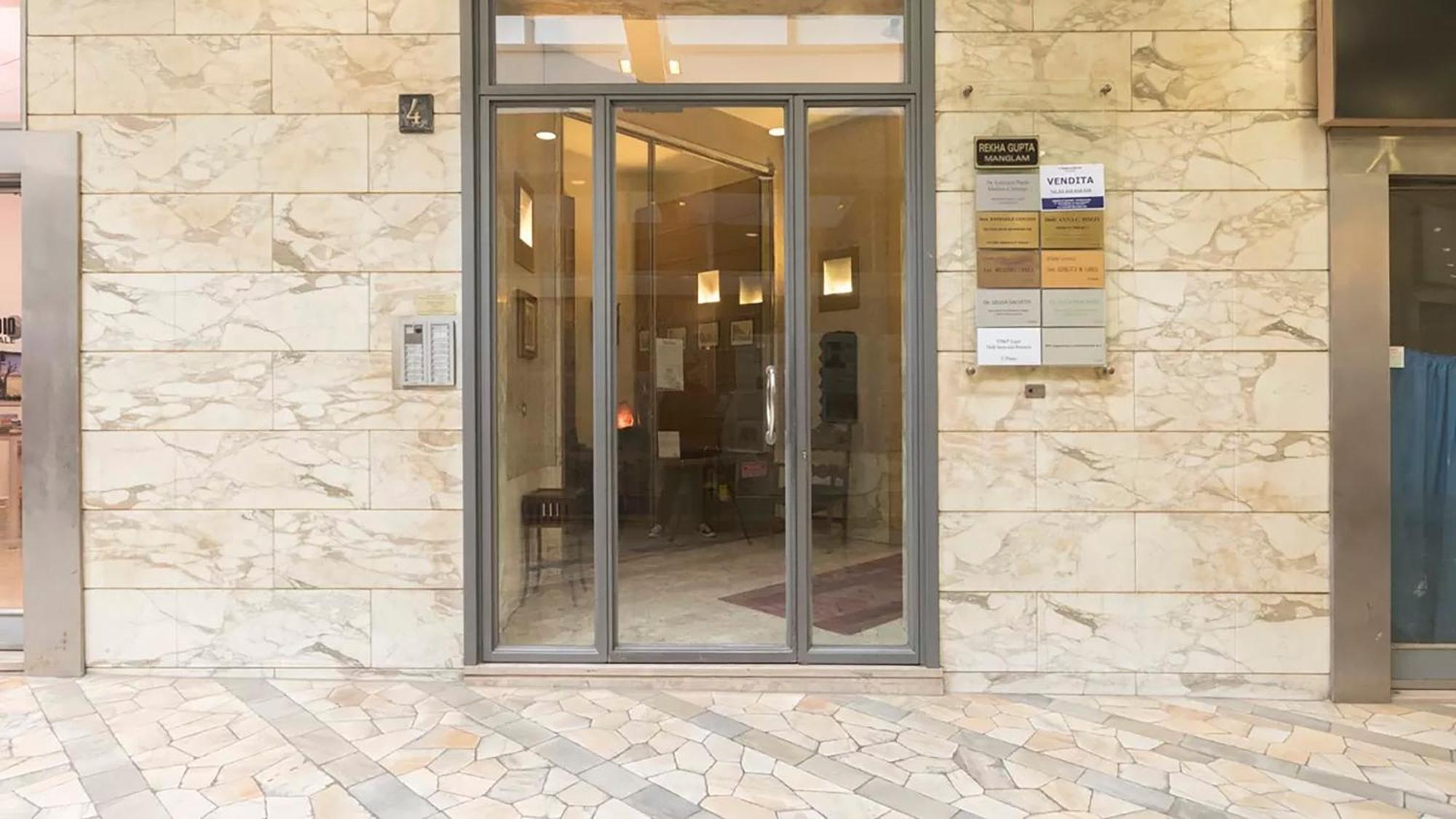 Classbnb - Two Apartments 400 Meters From The Duomo ミラノ エクステリア 写真