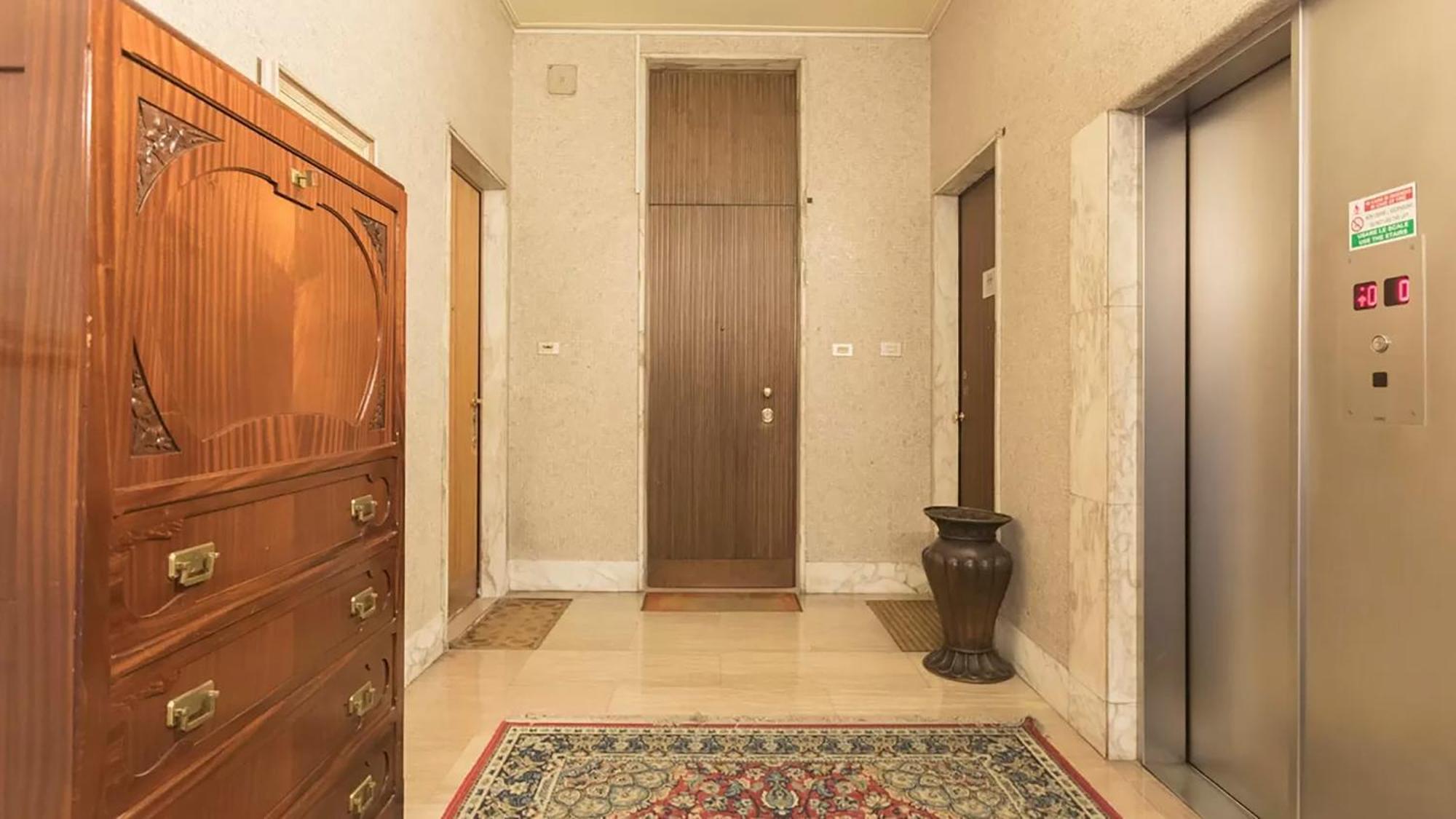 Classbnb - Two Apartments 400 Meters From The Duomo ミラノ エクステリア 写真